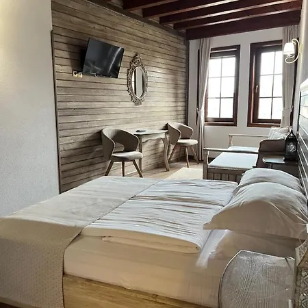 Manoleva House