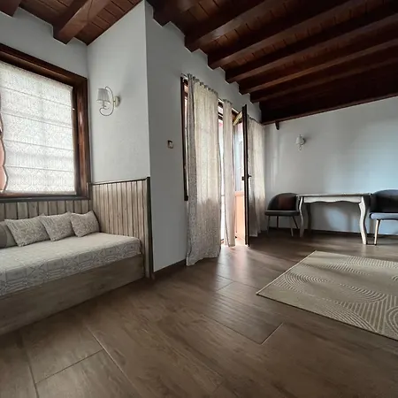 Pensión Manoleva House