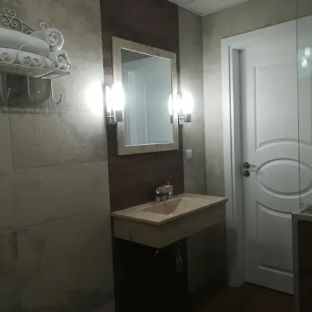 Manoleva House 3* メルニック