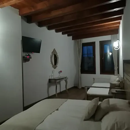 Manoleva House