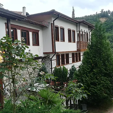 Manoleva House