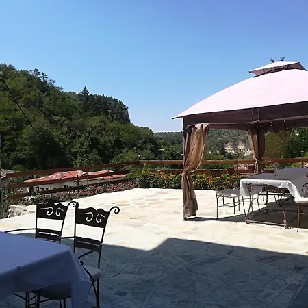 Manoleva House Guest house *