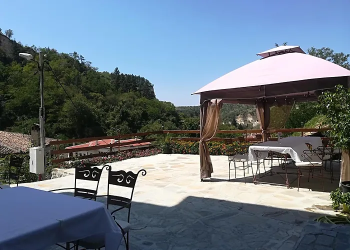 Manoleva House Gæstehus 3*